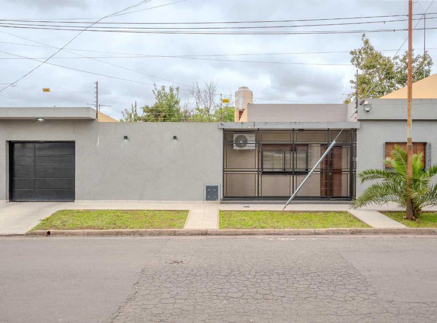 Foto de VENTA CASA 3 AMB MORON PARQUE TERRAZ COCHERA 2 AUT, imagen 2