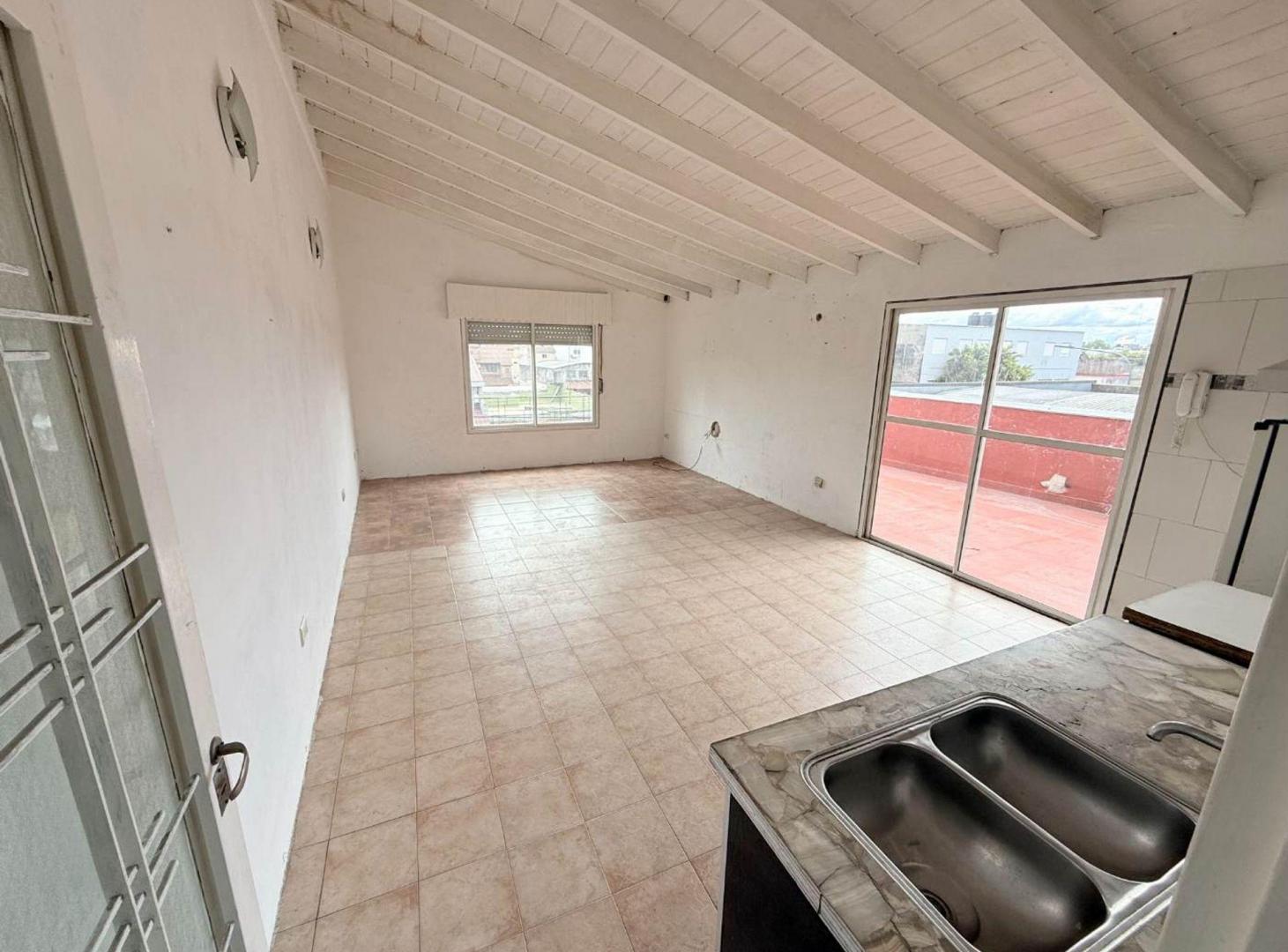 Foto de Venta monoambiente divisible terraza caseros, imagen 1
