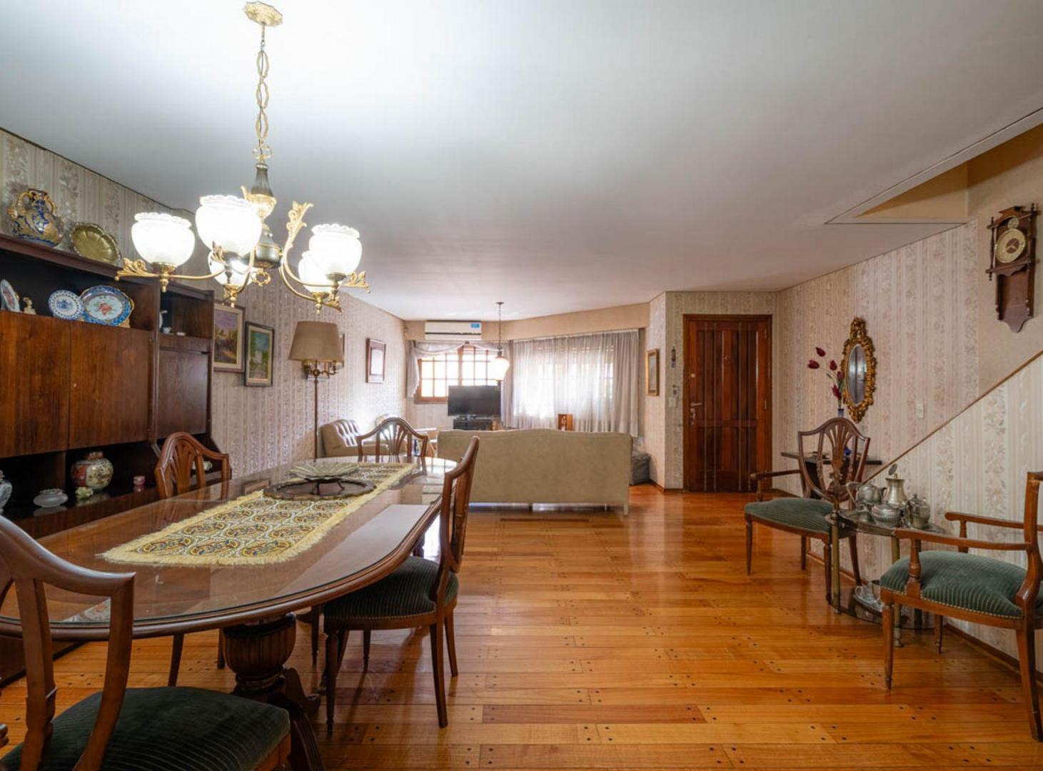 Foto de VENTA DUPLEX 4 AMB PATIO 2 COCH PERMUTA FLORESTA, imagen 1