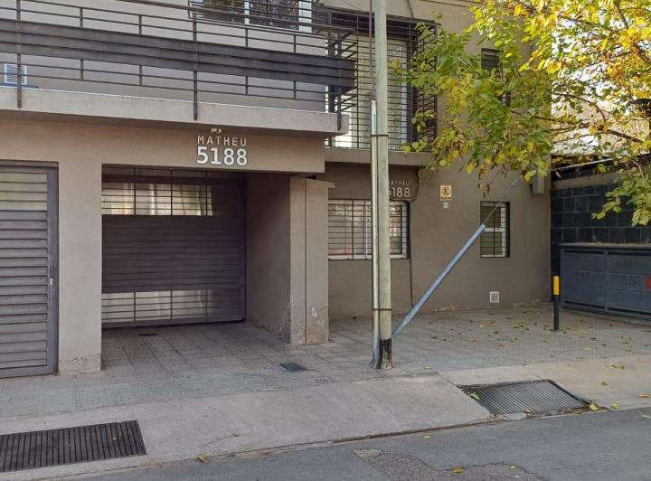 Hermoso departamento con cochera 5