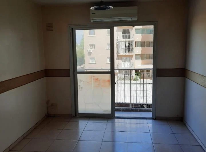 Hermoso departamento con cochera cubierta 2