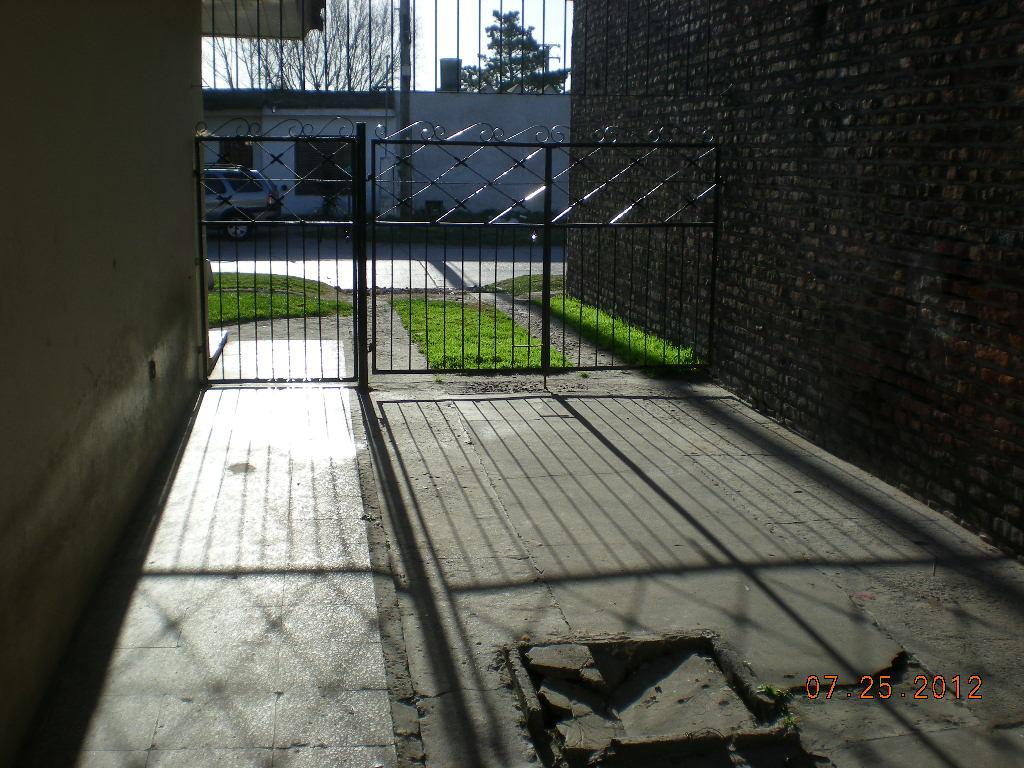 Chalet 5 Ambientes Camusso 600 - con Renta - 2