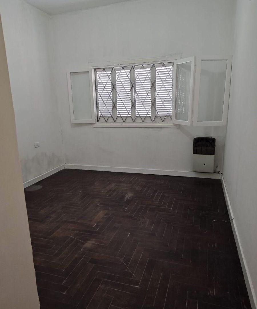 Foto de -RETASADO- PH 3 ambientes al frente con patio SIN EXPENSAS -ORDEN DE, imagen 3