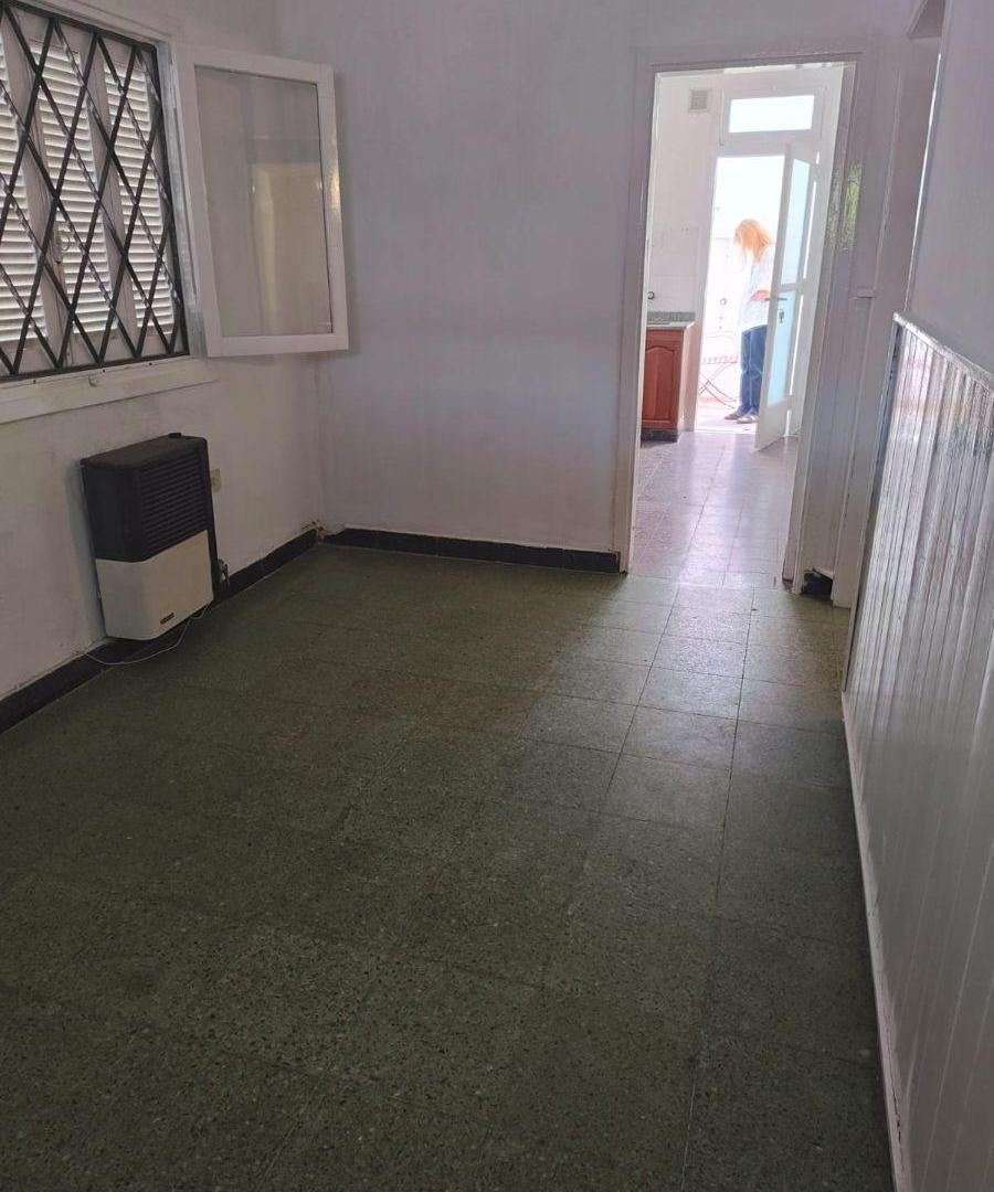 Foto de -RETASADO- PH 3 ambientes al frente con patio SIN EXPENSAS -ORDEN DE, imagen 4