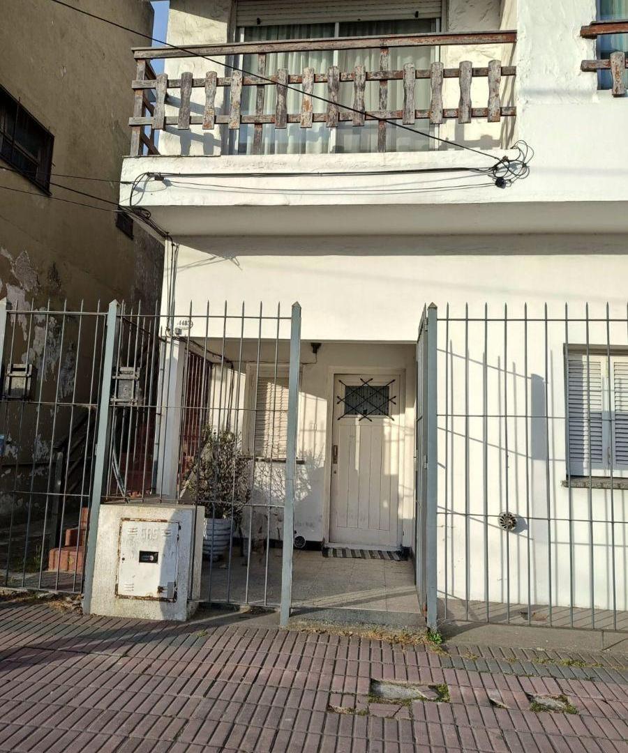 PH de 3 ambientes al frente con patio
