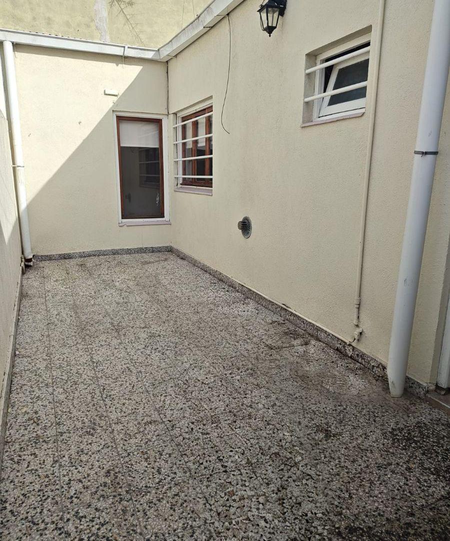 PH de 2 ambientes con patio sin expensas