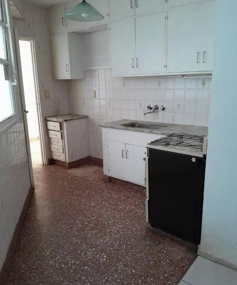 Alquiler 24 meses Departamento de 3 ambientes a la calle en el centro 2