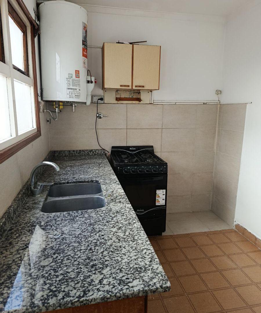 Foto de Alquiler PH 3 amb con patio Zona Guemes, imagen 3