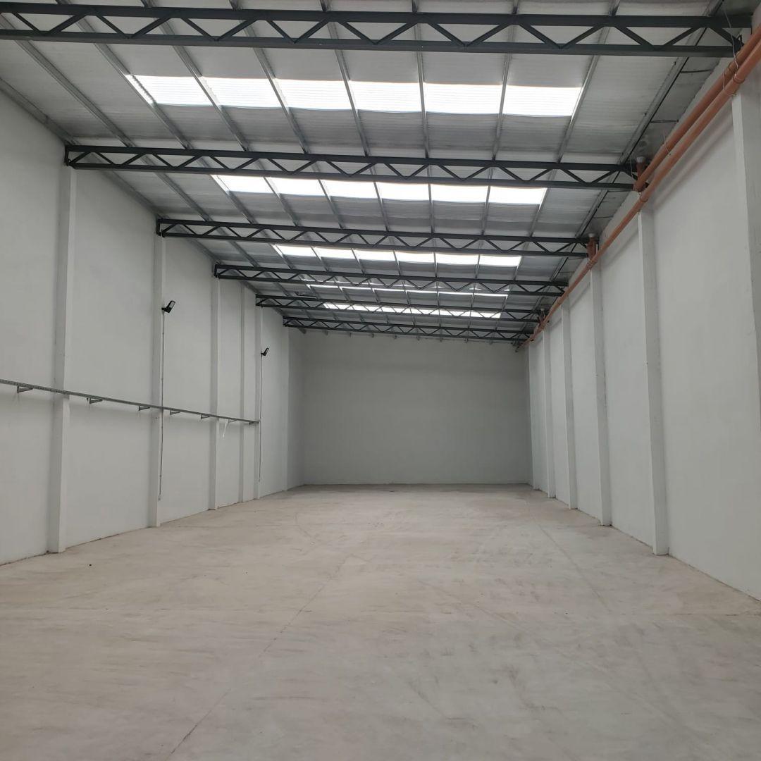 Venta de Amplio Galpón de 433 m² en Barrio Bern. Rivadavia 3
