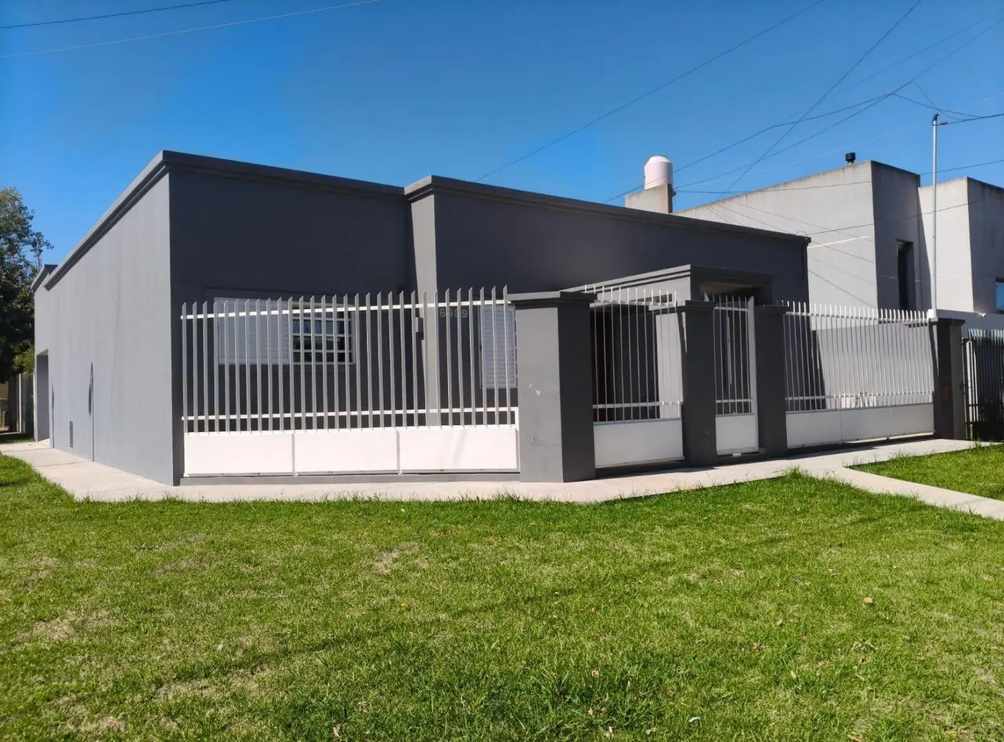 Venta Casa 3 Ambientes c/ garaje para 2 autos Amoblada Caisamar 1