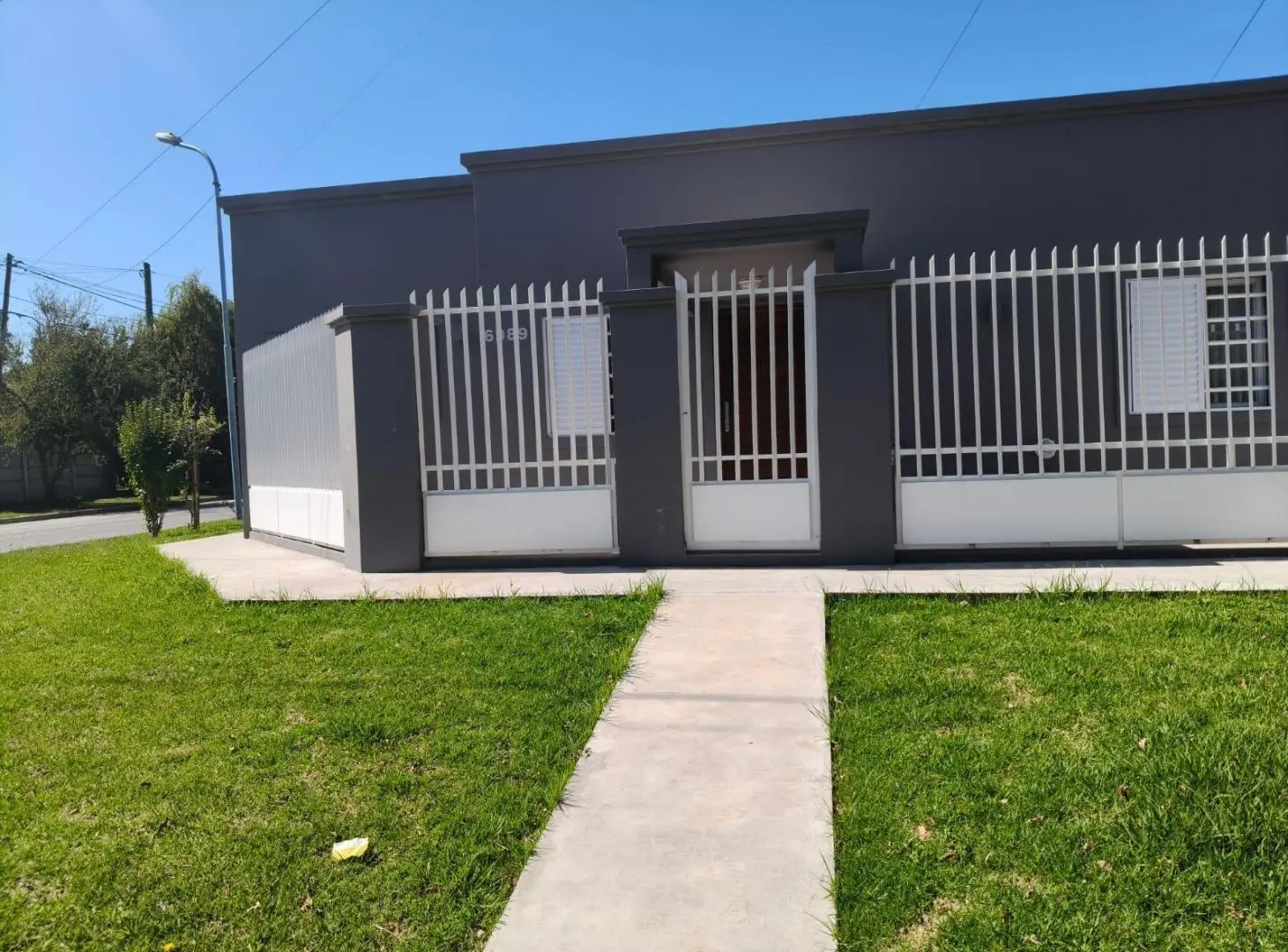 Venta Casa 3 Ambientes c/ garaje para 2 autos Amoblada Caisamar 2