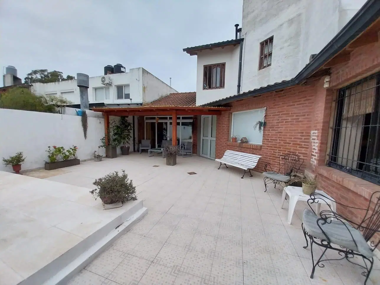 Venta Casa 5 ambientes c/ pileta Barrio los Pinares 4