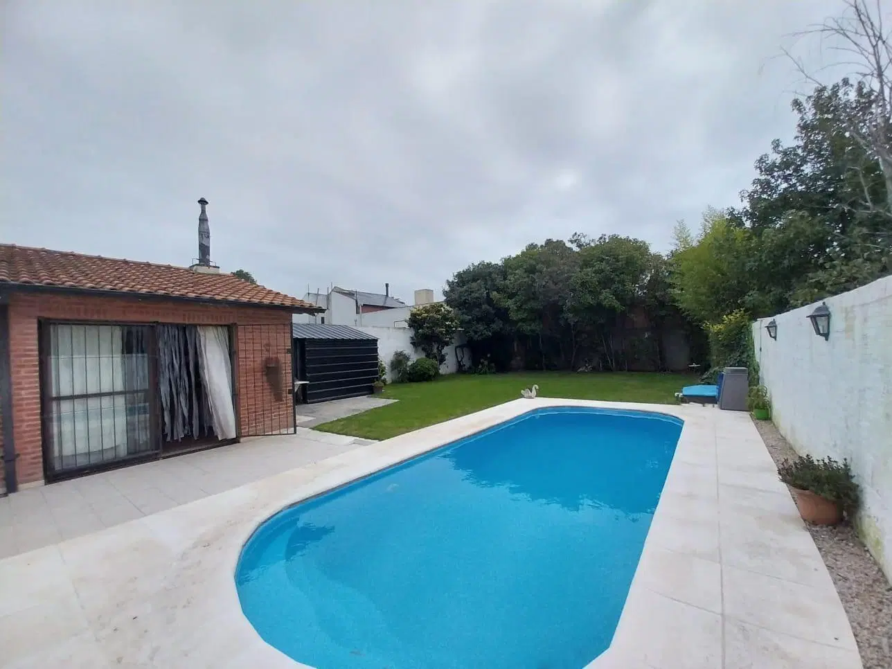 Venta Casa 5 ambientes c/ pileta Barrio los Pinares 2