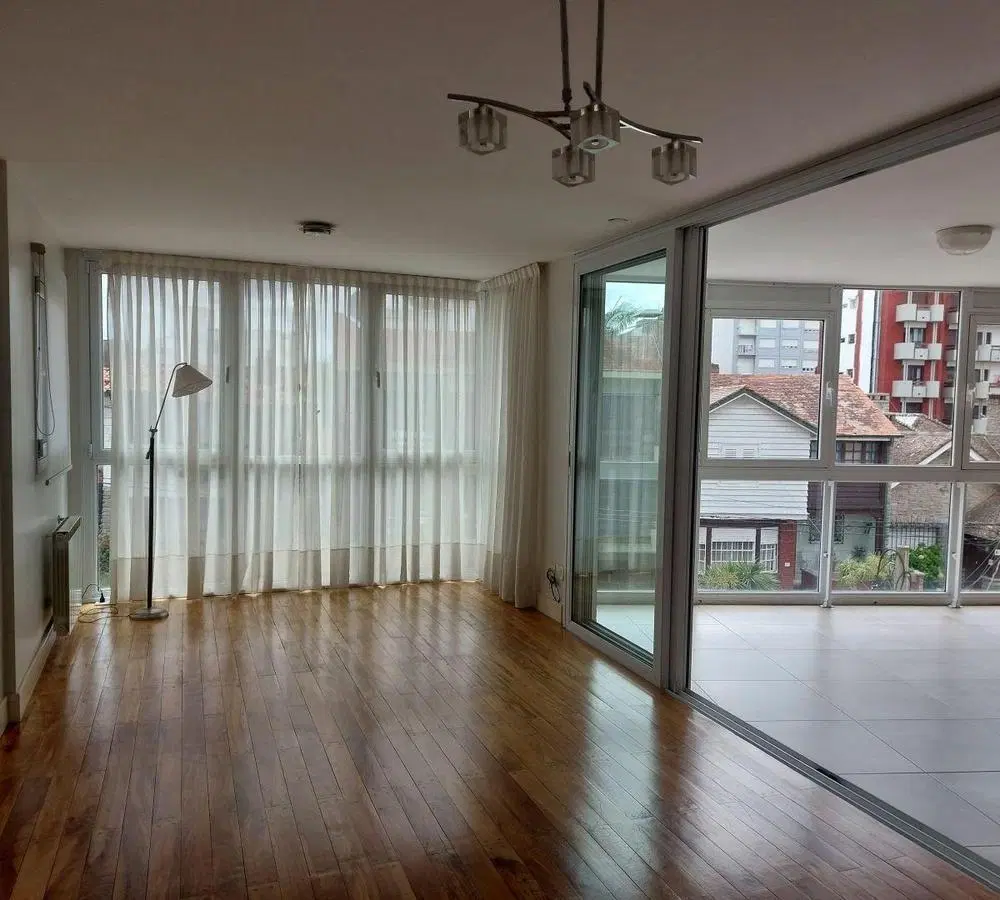 VENTA PISO 3 AMBIENTES CON  VISTA A MTS. DEL MAR PLAYA VARESE PARRILLA COCHERA 8