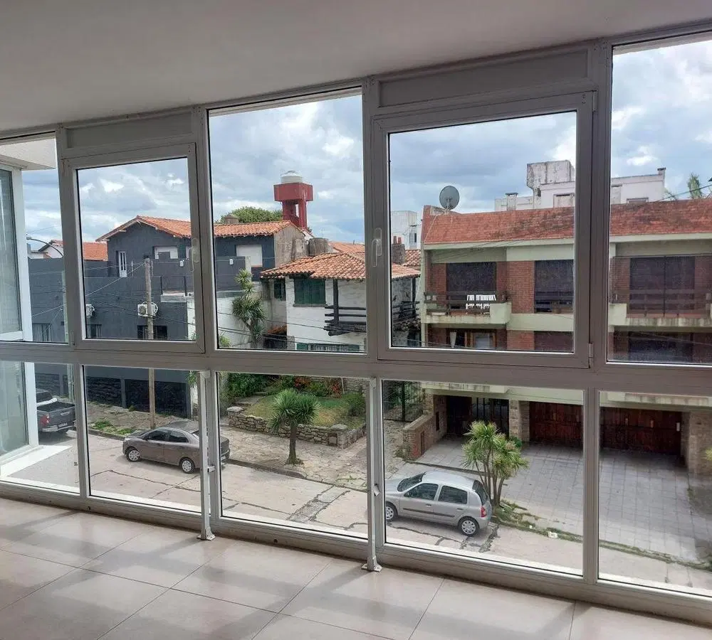 VENTA PISO 3 AMBIENTES CON  VISTA A MTS. DEL MAR PLAYA VARESE PARRILLA COCHERA 2