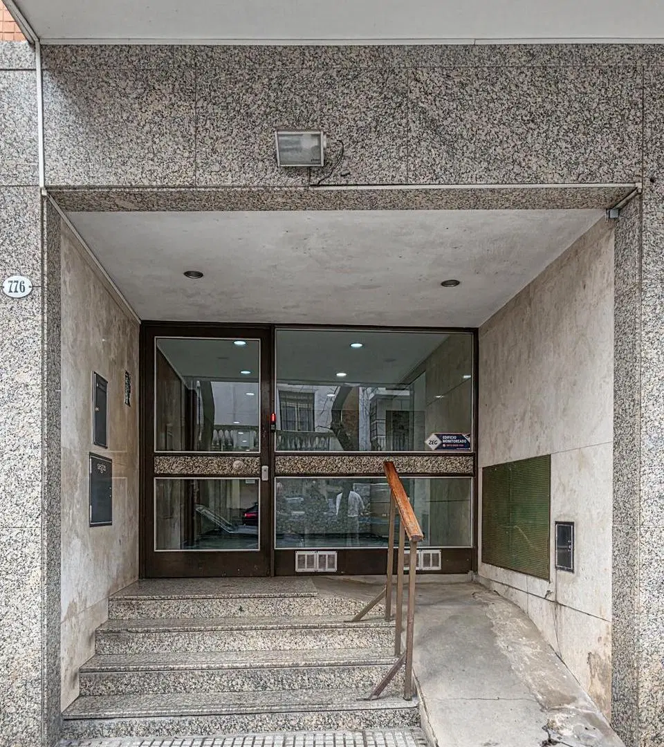 Semipiso de 4 ambientes con dependencia y guardacoches en Colegiales 4