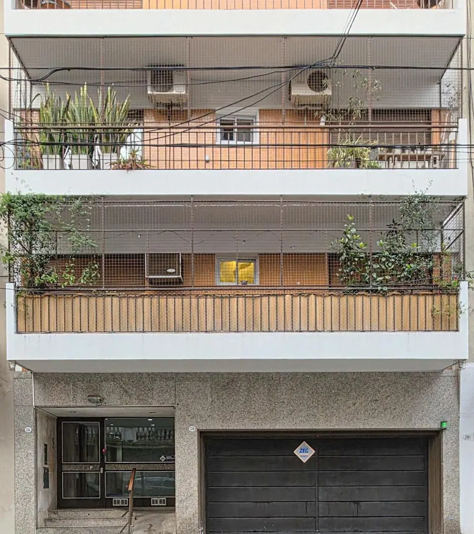 Semipiso de 4 ambientes con dependencia y guardacoches en Colegiales 2