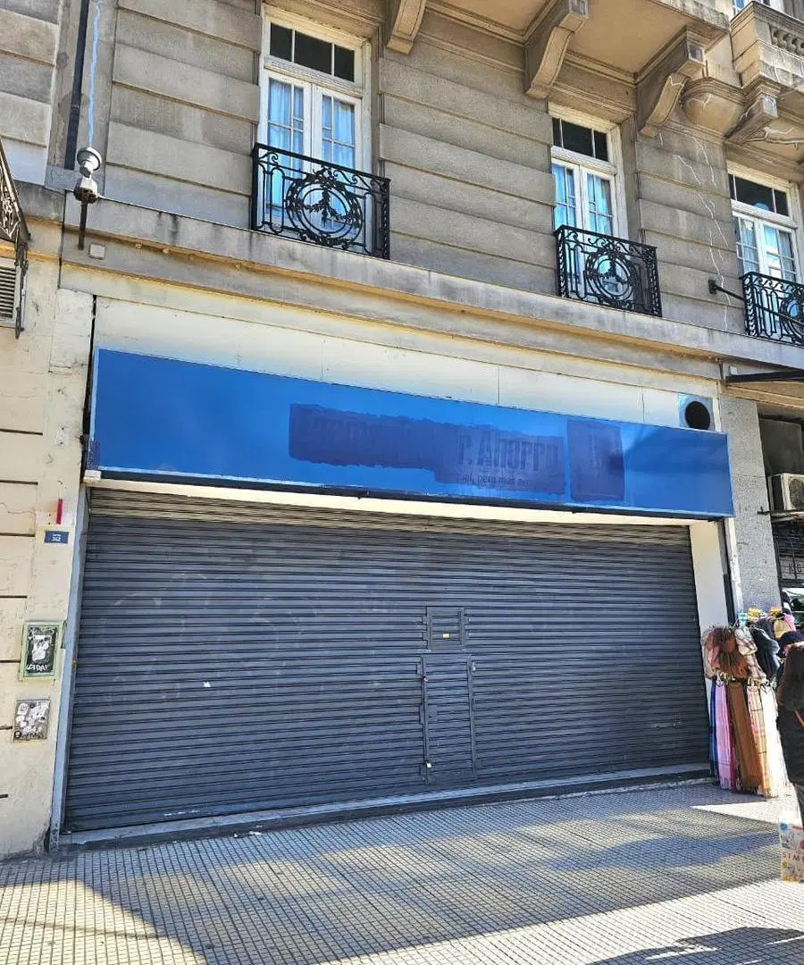 Local frente al Obelisco. Ideal Farmacias, servicios financieros, gastronomía. 2