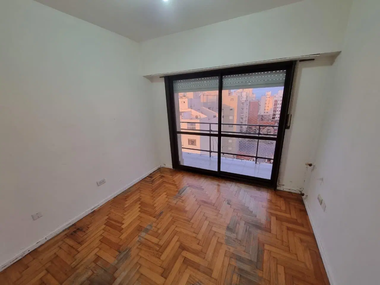 ALQUILER DEPARTAMENTO 3 CON DEPENDENCIA BALCON LA PERLA 8