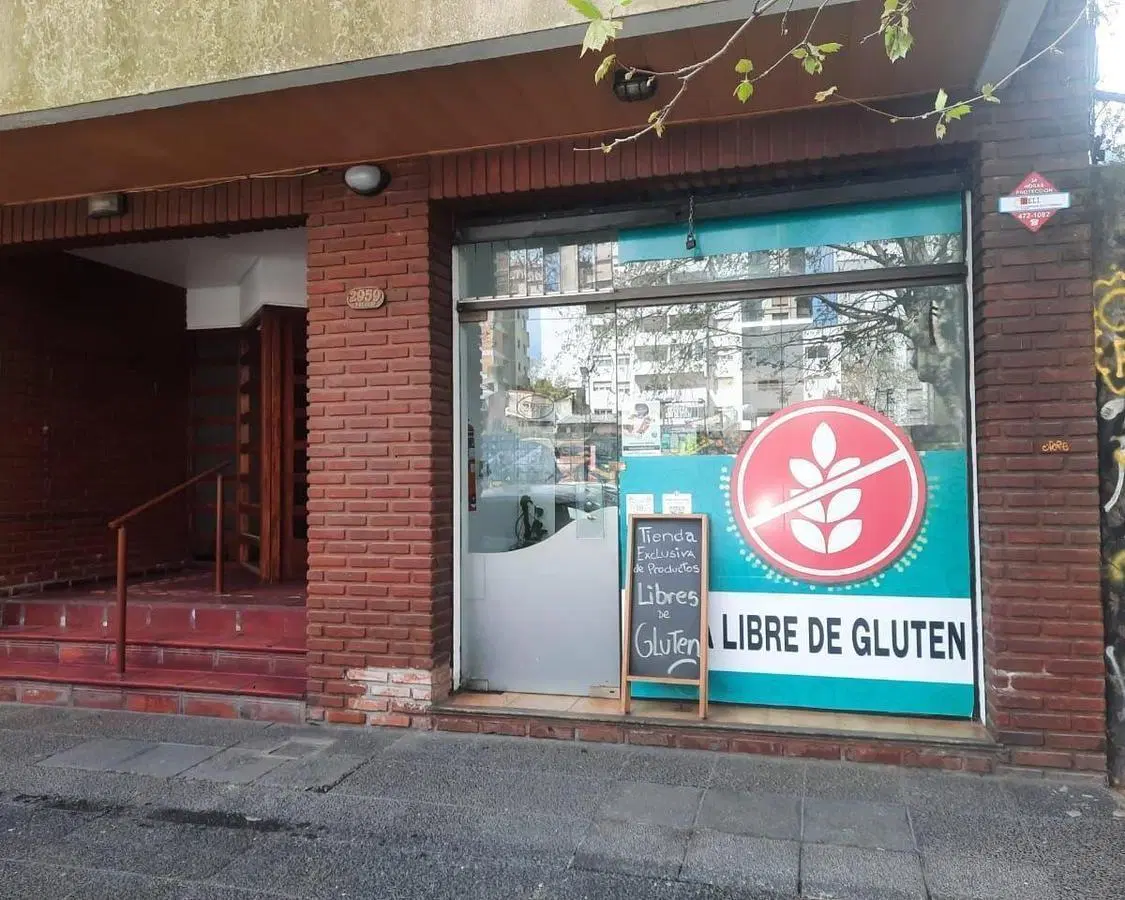 VENTA LOCAL COMERCIAL AMPLIO CON PATIO EN LA PERLA 8