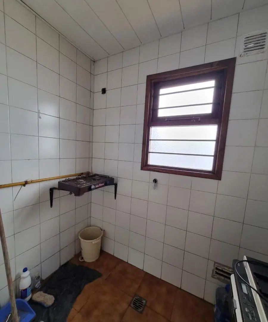 VENTA LOCAL COMERCIAL AMPLIO CON PATIO EN LA PERLA 4