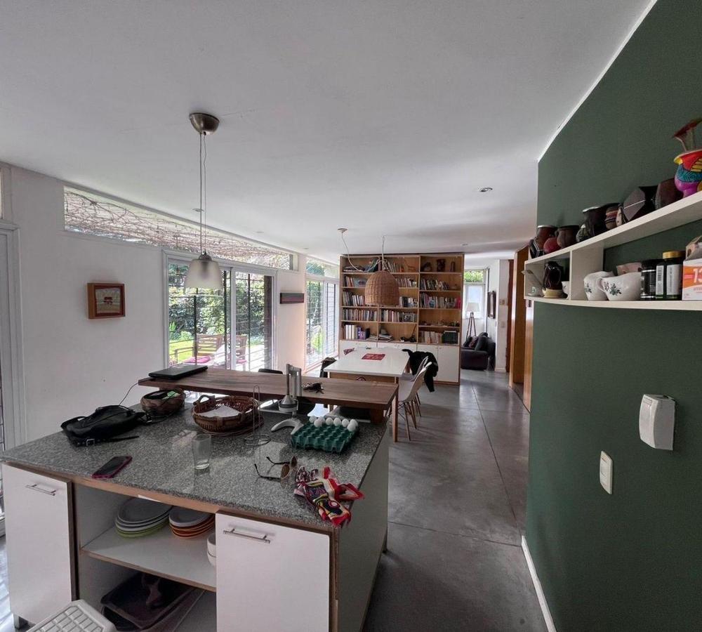 Foto de CASA MODERNA CON QUINCHO Y PARQUE FRENTE A CASA DEL PUENTE, imagen 2