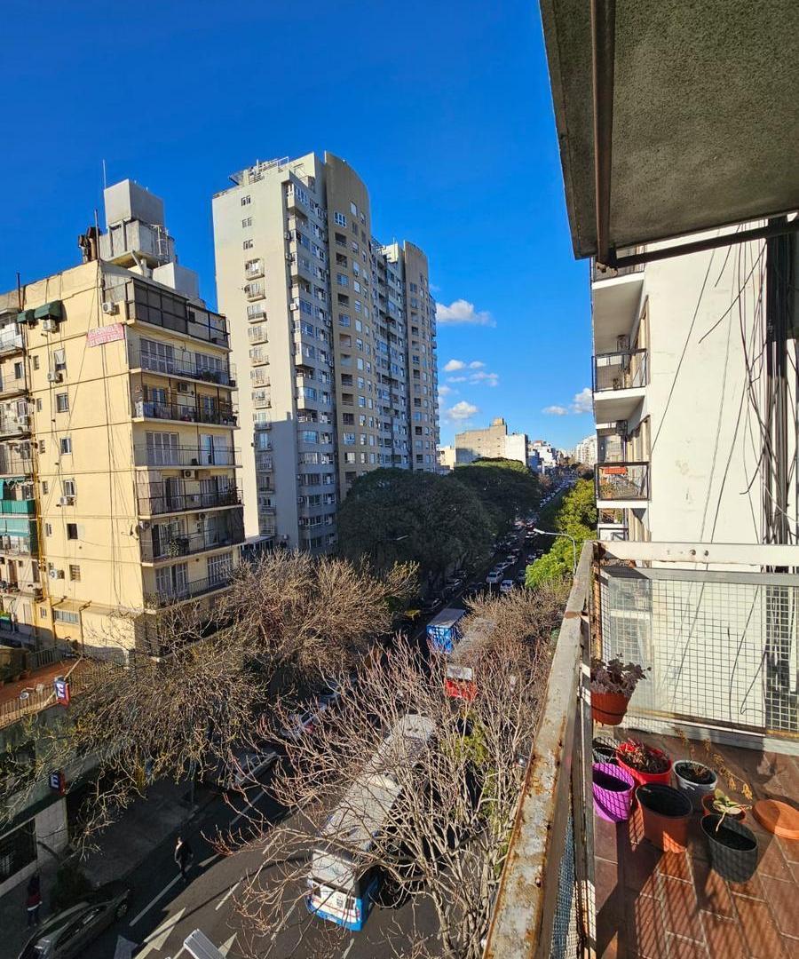 Foto de Departamento 3 ambientes con Balcon vista y sol en Almagro, imagen 2