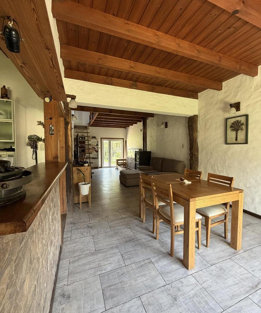 Foto de Venta de casa, 4 ambientes, con parque, quincho y garage, imagen 3