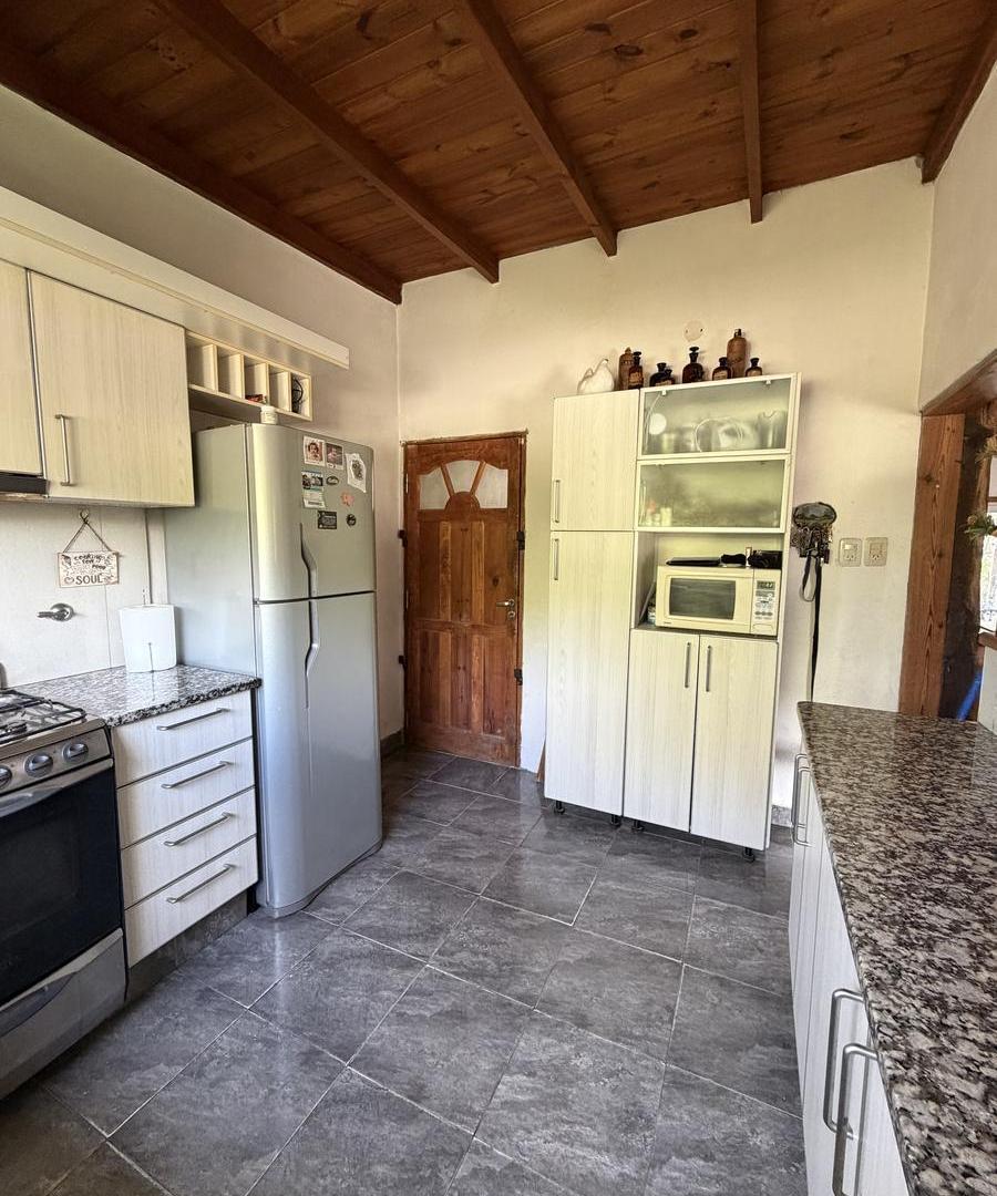 Foto de Venta de casa, 4 ambientes, con parque, quincho y garage, imagen 5