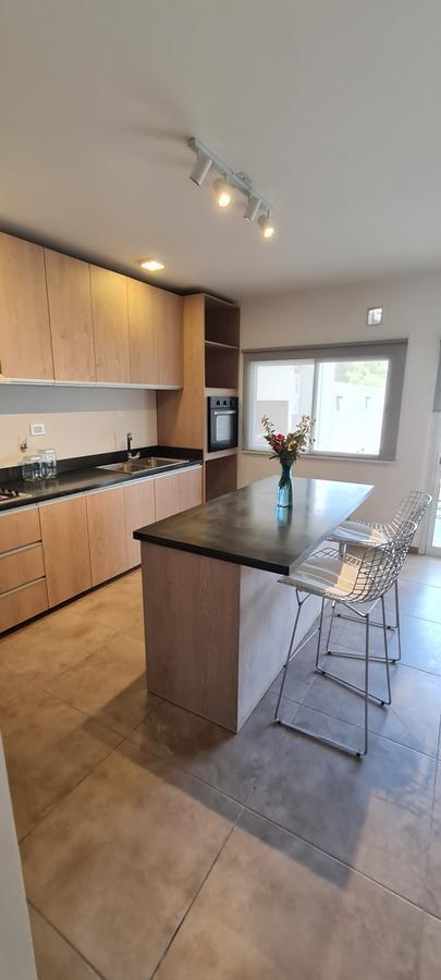 Foto de Casa Duplex Amoblada en Alquiler- La Calandria zona sur, imagen 3