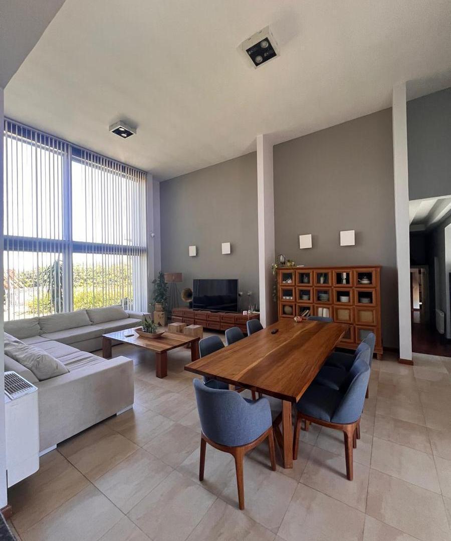 Casa Duplex Amoblada en Alquiler-  La Calandria zona sur
