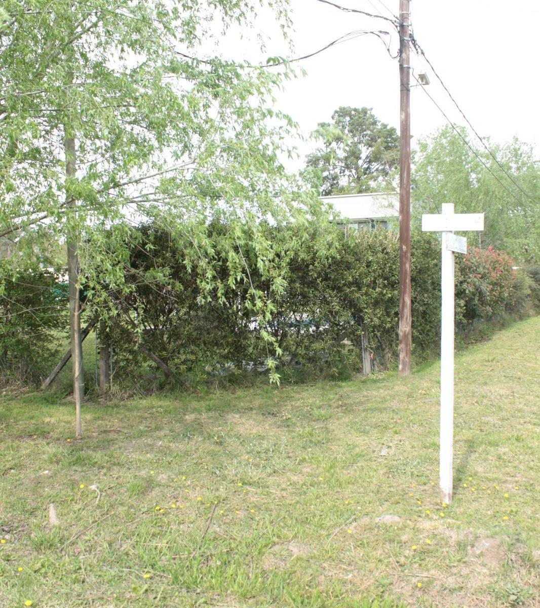 CASA EN VENTA DE 3 DORMITORIOS Y ESCRITORIO BARRIO EL RODEO (30 E/ 308 Y 309).-