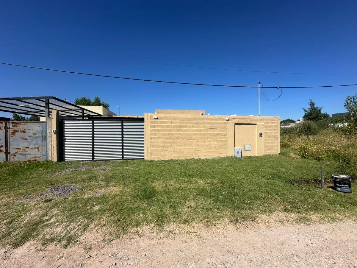 204BIS E/ 49 Y 50 CASA EN VENTA DE 3 DORMITORIOS, PATIO Y PILETA, LA PLATA, OLMOS.-