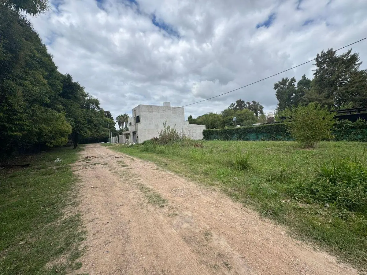 407 E/ 30 y 31 LOTE EN VENTA, VILLA ELISA, LA PLATA.-Ubicado en 407 entre 30 y 31; 4