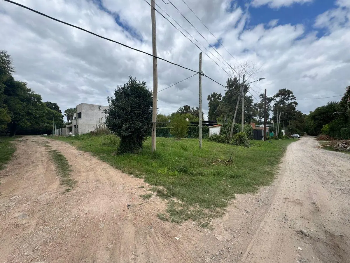 407 E/ 30 y 31 LOTE EN VENTA, VILLA ELISA, LA PLATA.-Ubicado en 407 entre 30 y 31; 5