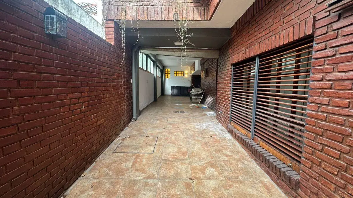 50 E/ 22 Y 23 CASA DE 5 DORMI, SOTANO, QUINCHO Y COCHERAS EN VENTA, LA PLATA.- 2