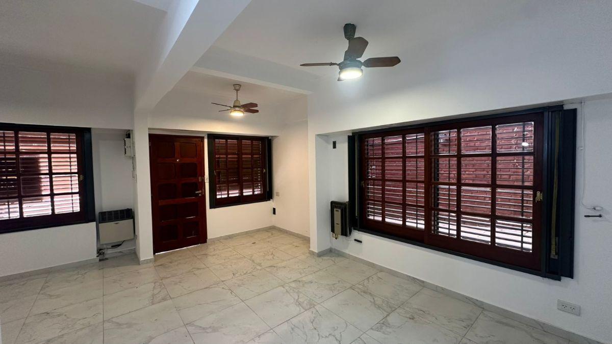50 E/ 22 Y 23 CASA DE 5 DORMI, SOTANO, QUINCHO Y COCHERAS EN VENTA, LA PLATA.-