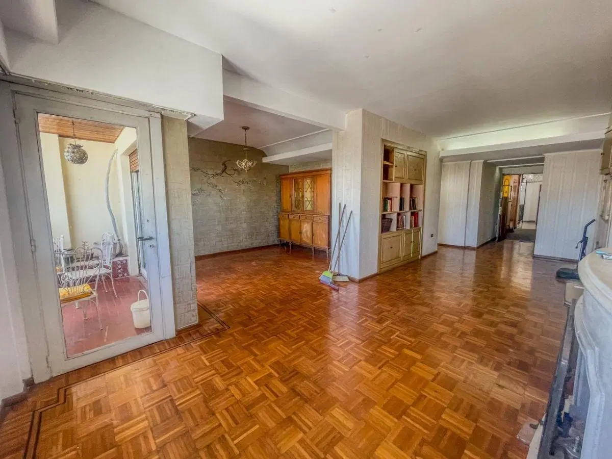 7 ENTRE 41 Y 42 DPTO DE 4 DORMIS, BALCON, COCHERA, BAULERA Y DOS COCHERAS EN VENTA, LA PLATA.- 4