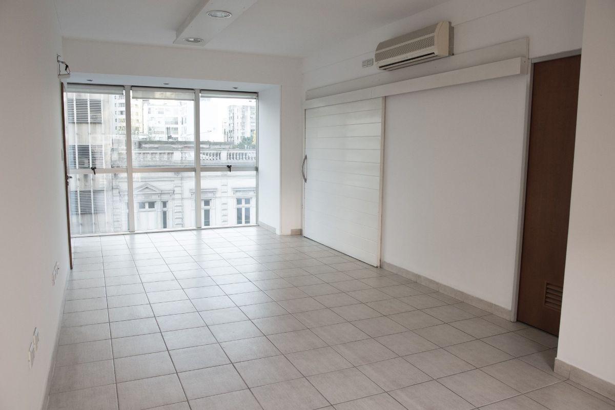 Foto de 7 E/ 54 y 55 PISO DE 2 DORMITORIOS, BALCÓN CERRADO AL FRENTE Y ABIERTO, imagen 1
