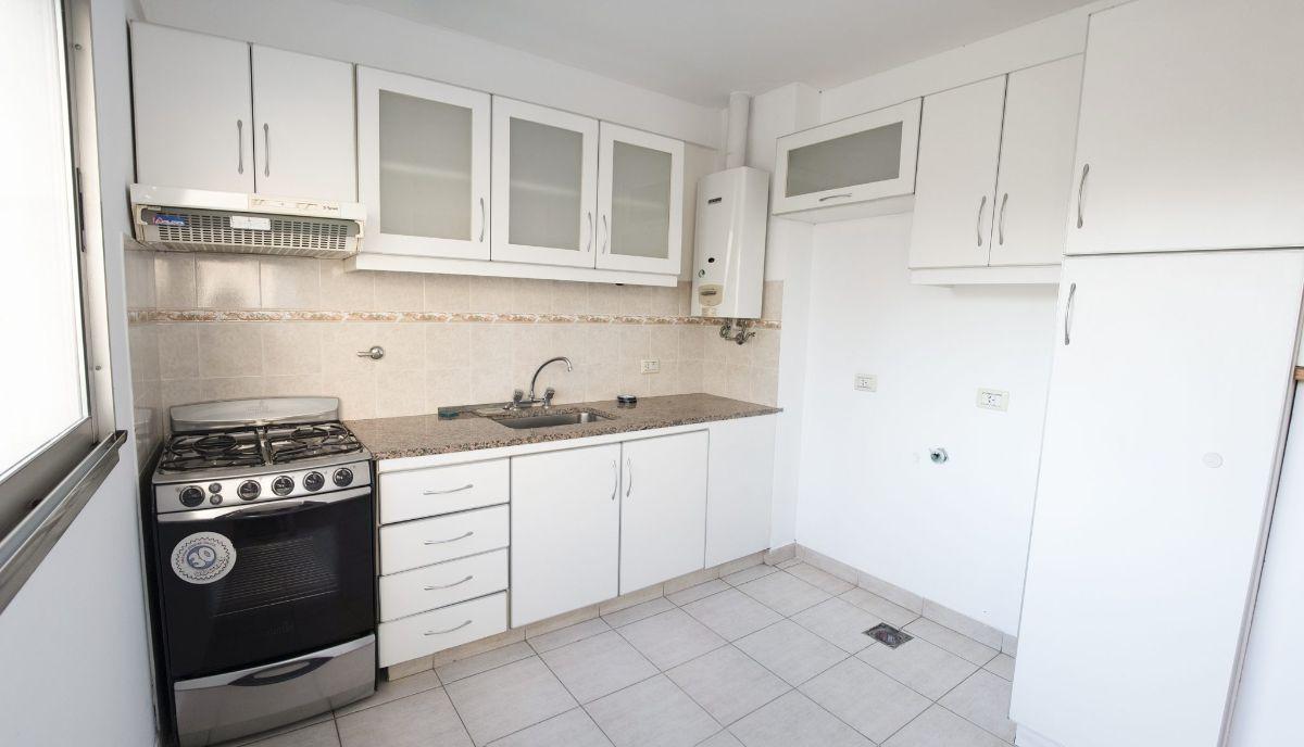 Foto de 7 E/ 54 y 55 PISO DE 2 DORMITORIOS, BALCÓN CERRADO AL FRENTE Y ABIERTO, imagen 3