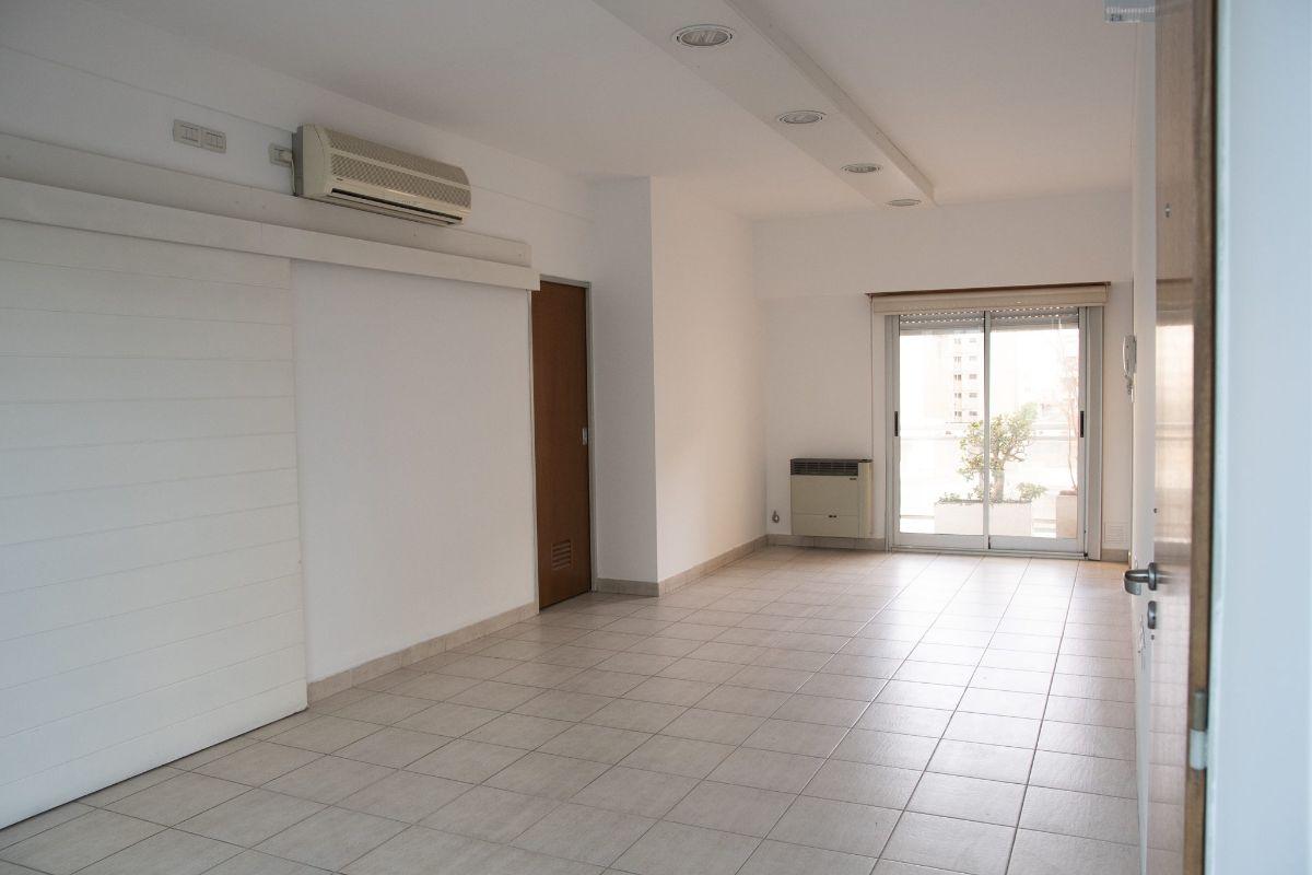 Foto de 7 E/ 54 y 55 PISO DE 2 DORMITORIOS, BALCÓN CERRADO AL FRENTE Y ABIERTO, imagen 2