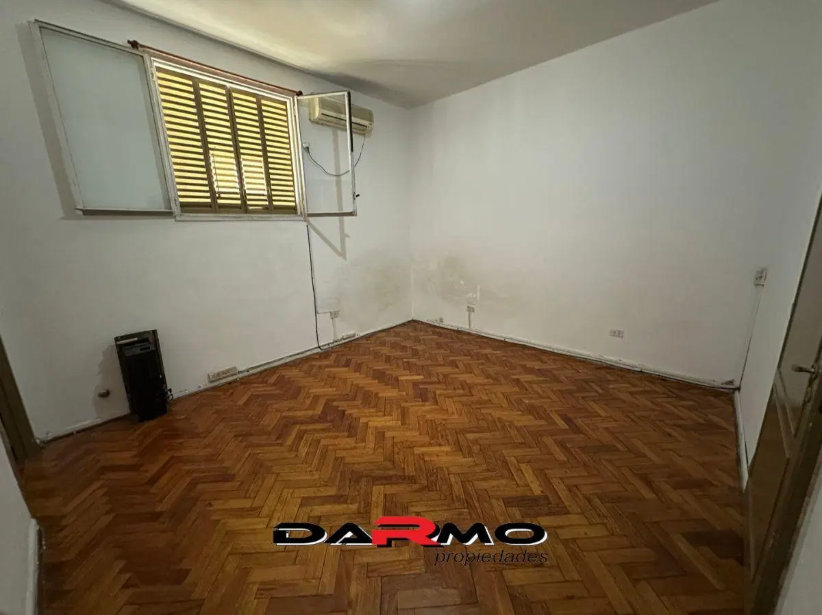 Departamento 4 ambientes en Av. Caseros con gran amplitud y luminosidad – apto crédito 3