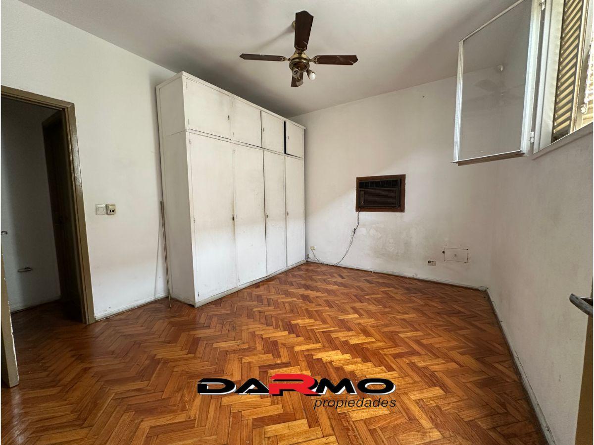 Departamento 4 ambientes en Av. Caseros con gran amplitud y luminosidad – apto crédito