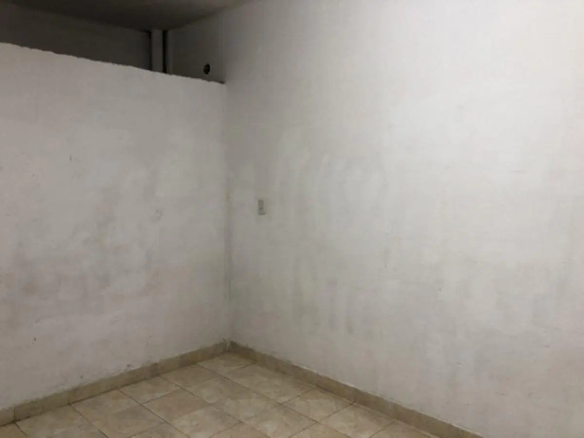 EXCELENTE LOCAL COMERCIAL SOBRE CHILAVERT (CENTRO COMERCIAL LUGANO) 20 M2 APROX IDEAL VARIOs RUBROS 2