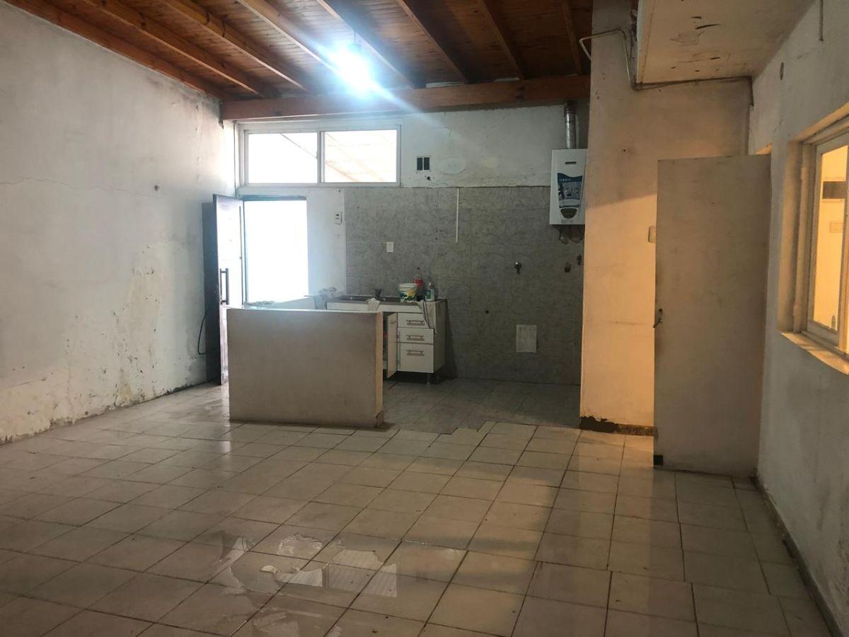 Foto de PH 4 Ambientes con patio y cochera fija en Alquiler Villa Lugano, imagen 1