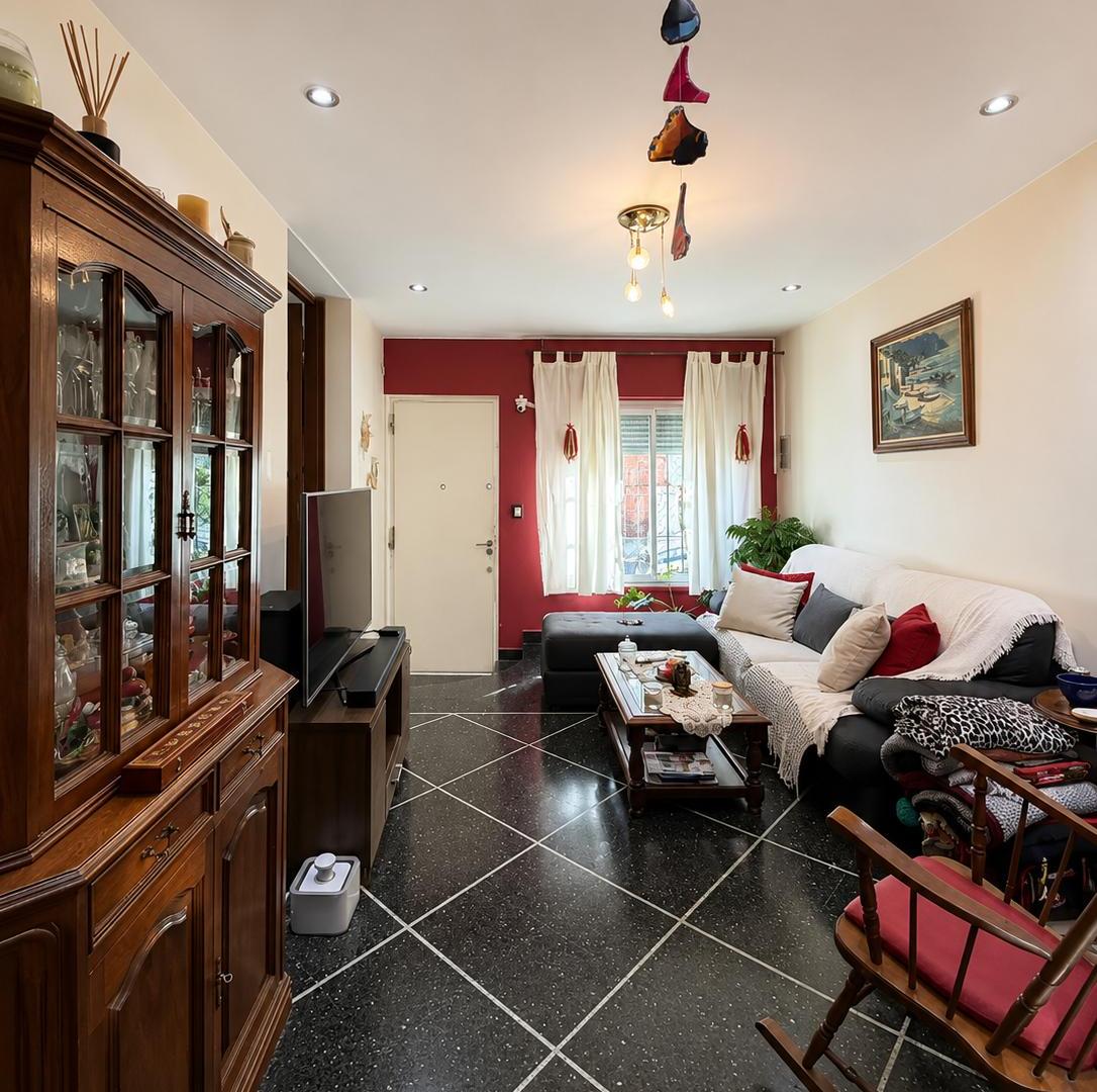 Foto de Venta Casa de 5 ambientes en dos plantas con terraza – Parque Chacabuco, imagen 5