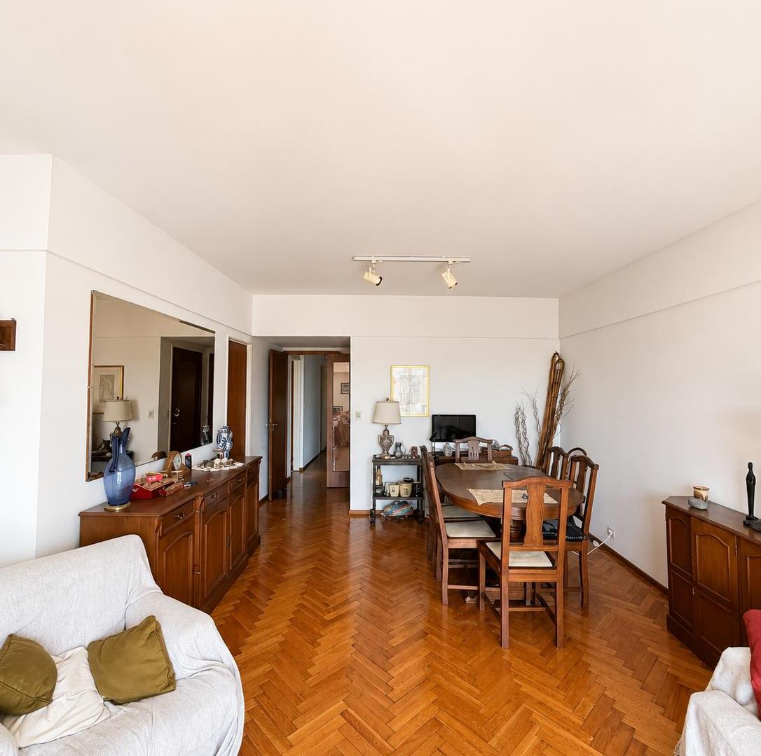 Foto de Departamento 4 ambientes con dependencia, con cochera y baulera– Villa, imagen 1