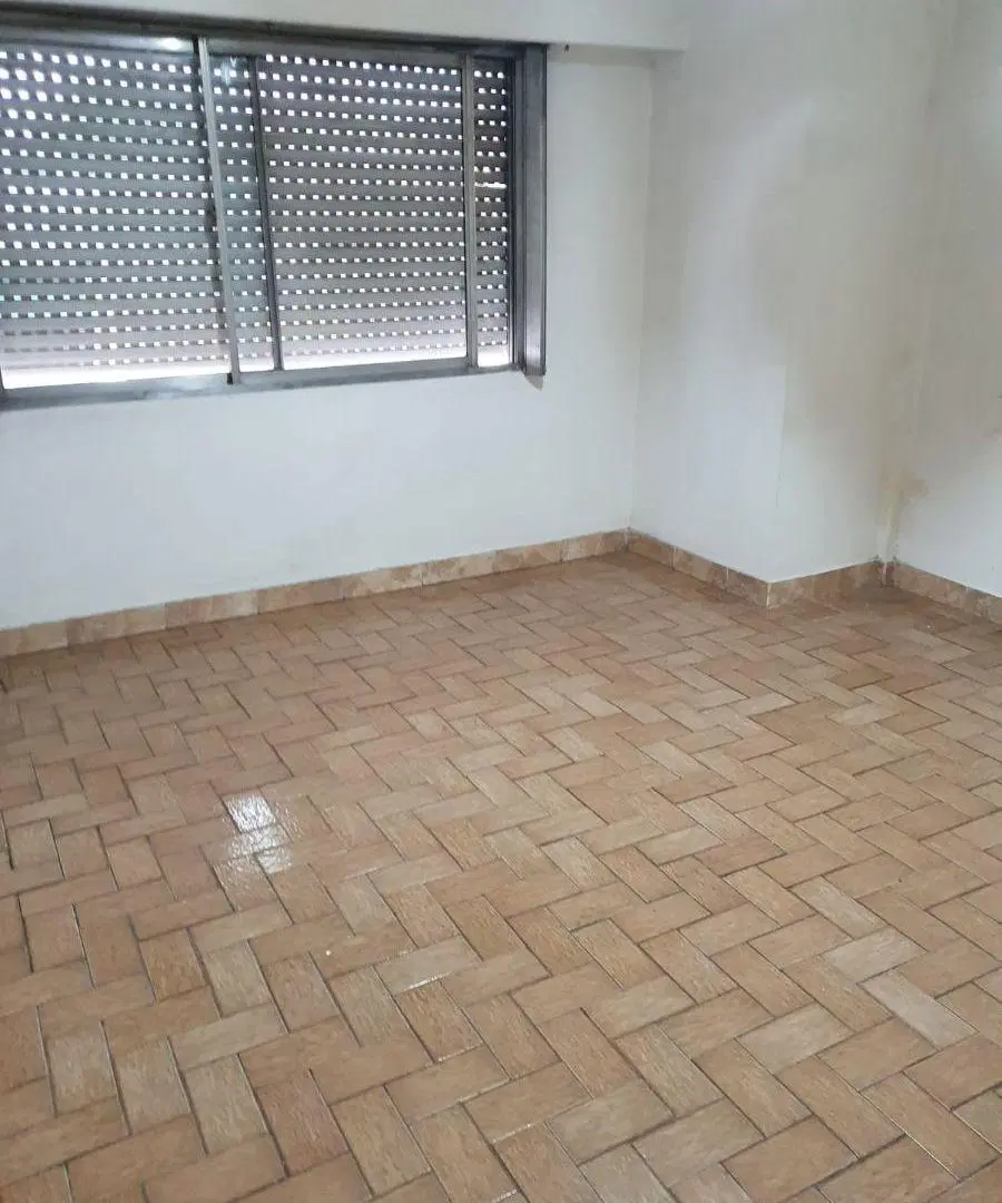 Departamento en planta alta al frente 5