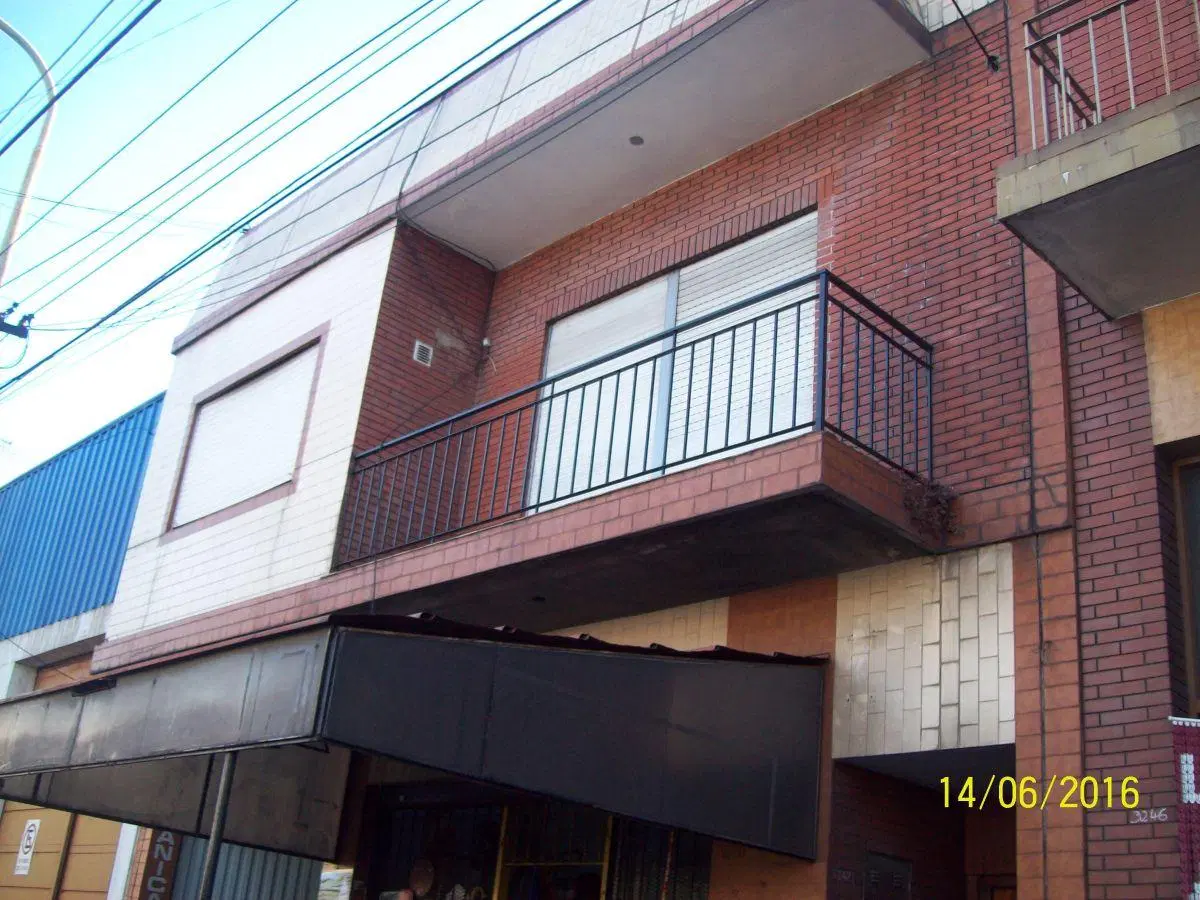 Departamento en planta alta al frente 4