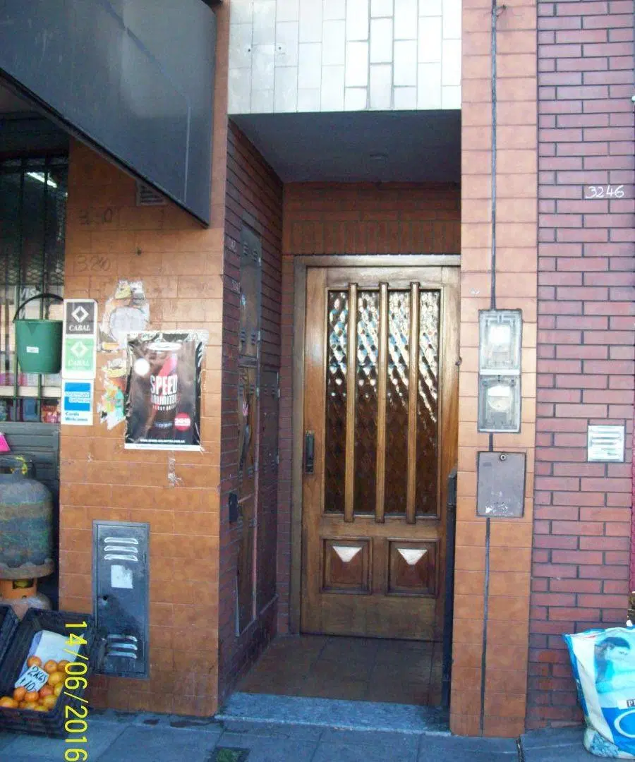 Departamento en planta alta al frente 3